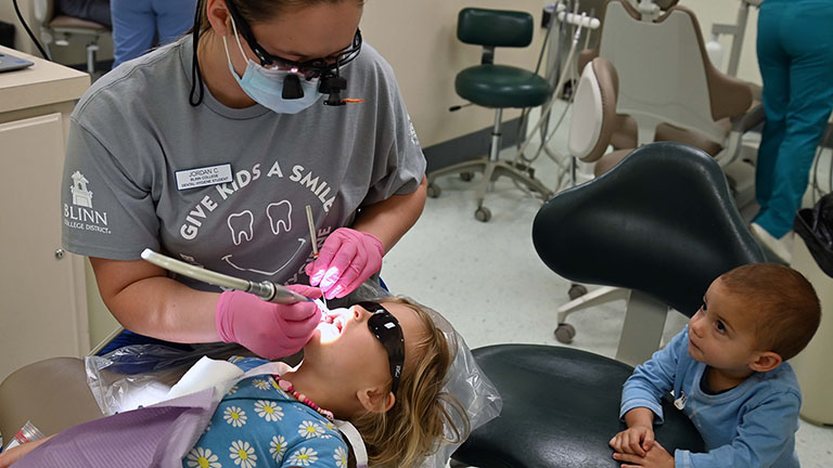 Dental Hygiene Background Graphc