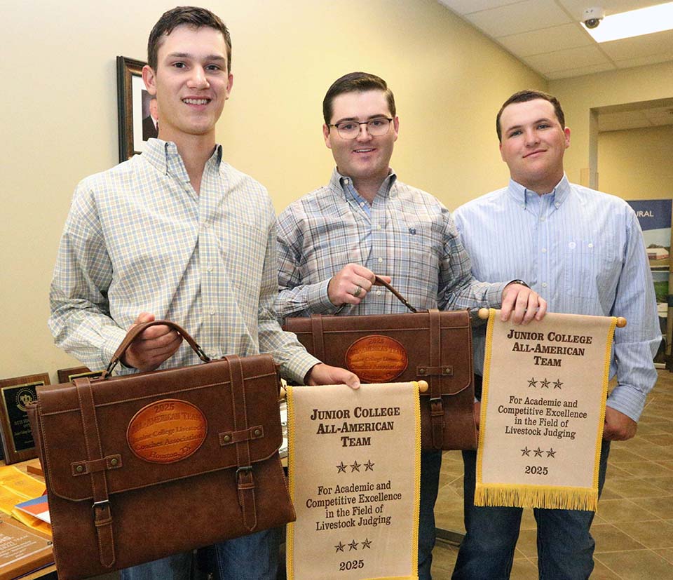 Lane Hogan, Grant Kubala, Owen Seidenberger earn honors from Junior College Coaches Association